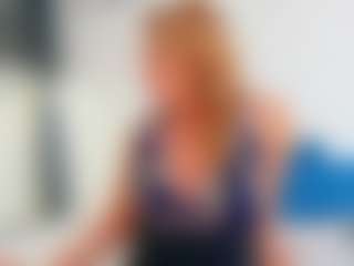 Live cam show with Karissia - Amateur Mature on Camsoda