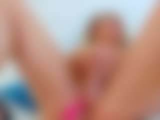 Live cam show with Karissia - Mature MILF on WildCum