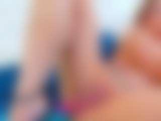 Live cam show with Karissia - Dildo Or Vibrator MILF on SxyPornLive