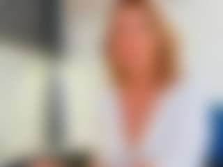 Karissia MILF webcam performer live streaming