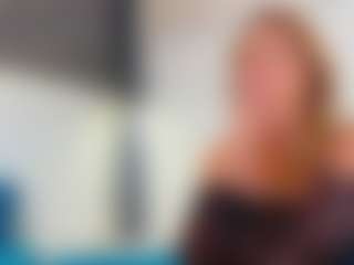 Karissia MILF webcam performer live streaming