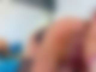 Live cam show with Karissia - Striptease MILF on Streamer API