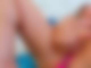 Karissia MILF webcam performer live streaming