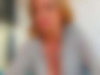 Live cam show with Karissia - Amateur MILF on Gym Cam Girls