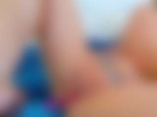 Live cam show with Karissia - Middle Aged on Camsoda