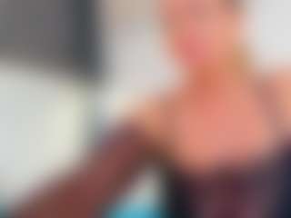 Live cam show with Karissia - Blonde Hair Shaved Pussy on Camiplay Live