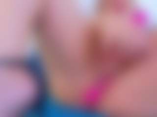 Live cam show with Karissia - Mature Middle Aged on Milf Play