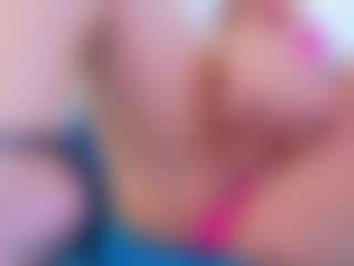 Live cam show with Karissia - Amateur Mature on UwU Esports