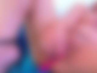 Live cam show with Karissia - Shaved Pussy Mature on intimatelivegirls.com