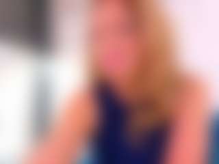 Show de cam en vivo con Karissia - Blonde Hair MILF en Camsoda