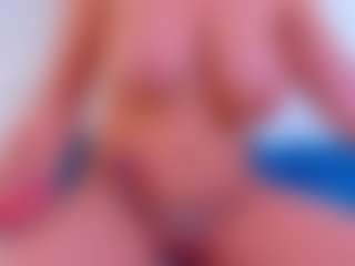 Karissia MILF webcam performer live streaming