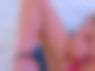 Live cam show with Karissia - Arab Striptease on Camsoda