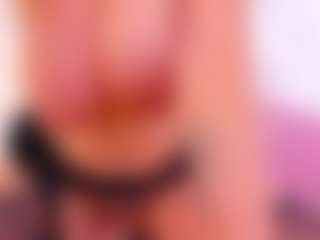 Live cam show with Karissia - Tease Mature on Dolls Live