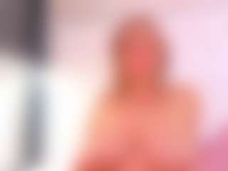 Live cam show with Karissia - Shaved Pussy MILF on Camsoda