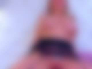 Karissia's Live Sex Cam Show