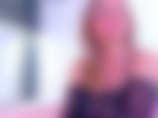 Karissia MILF webcam performer live streaming