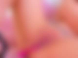 Live cam show with Karissia - Striptease MILF on Cam Slut