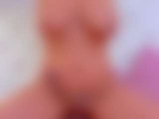 Live cam show with Karissia - Shaved Pussy MILF on Cam Slut