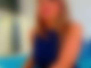 Live cam show with Karissia - Green Eyes on StripNow