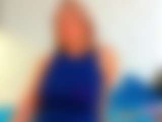Live cam show with Karissia - Strip Mature on CamClone