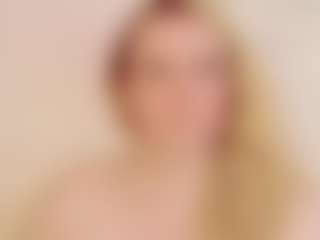 Live cam show with LauraSky - Fuck on Free Soda