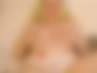 Live cam show with LauraSky - Blue Eyes on Chatstar