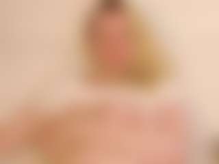 Live cam show with LauraSky - Big Nipples on Fling VIP Chat