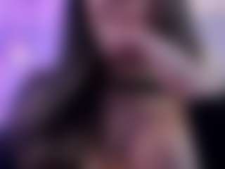 Live cam show with Gia Ferrera - Spank on Latina Girls