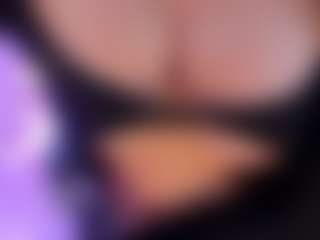 Live cam show with Gia Ferrera - Orgasm on 1on1-livenow