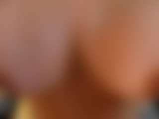 Live cam show with Gia Ferrera - Normal on Camming Site