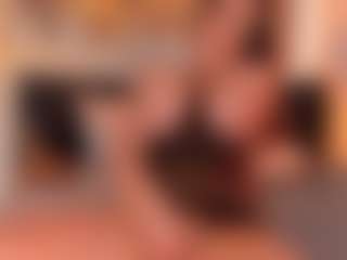 Live cam show with Gia Ferrera - Fingers on AdultVida.com