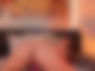 Live cam show with Gia Ferrera - Petite Teen (18+) on livesuperchat.net