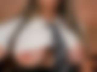 Live cam show with Gia Ferrera - Teen (18+) on AdultVida.com