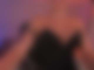 Live cam show with Gia Ferrera - Petite Young Adult on SinfulBabes