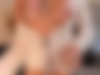 Live cam show with Gia Ferrera - Fingers on Camsoda