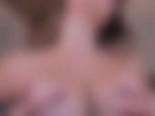 Live cam show with Gia Ferrera - Petite Teen (18+) on Camsoda