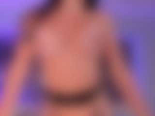 Live cam show with Gia Ferrera - Petite on camtv