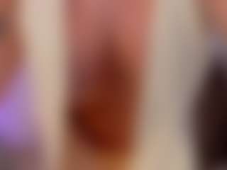 Live cam show with Gia Ferrera - Petite on PervPlay.com