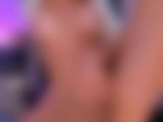 Live cam show with Gia Ferrera - Skinny on TottyGirls