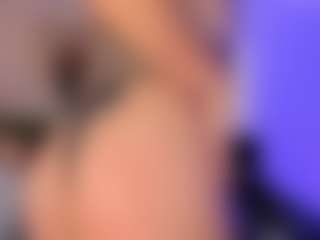Live cam show with Gia Ferrera - Skinny on Camsoda