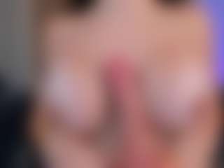 Live cam show with Gia Ferrera - Fishnets on Camsoda