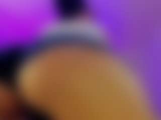 Live cam show with Abella-skin - Double Penetration on StripNow