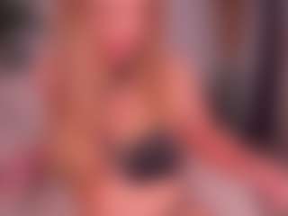 Live cam show with Deea - Pornstar Bedroom on Camsoda