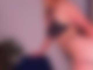 Deea MILF webcam performer live streaming
