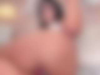 Live cam show with Eva - Full Nudity on Milfs Live