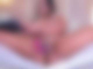 Live cam show with Eva - Small Tits on livesuperchat.net