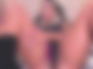 Live cam show with Eva - Shaved Pussy on Camsoda