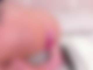 Live cam show with Eva - Ebony Small Tits on livesuperchat.net