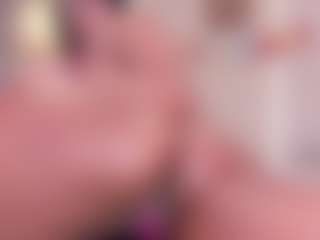 Live cam show with Eva - Shaved Pussy on alttransgirls