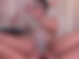 Live cam show with Eva - Shaved Pussy on Instabang